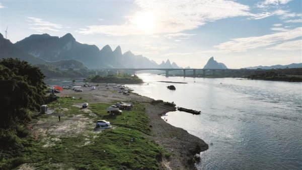 典丰投资 “宝藏地”人气旺